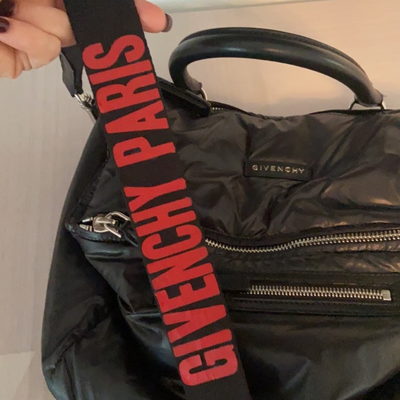 Givenchy nylon bag. Crossbody or shoulder. - Picture 6 of 11